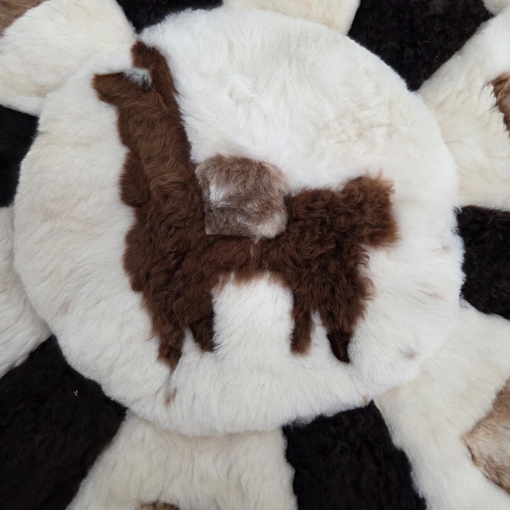 Peruvian Alpaca Wool Patchwork Round Rug Tapestry Wall Decor with a Llama Motif - Picture 4 of 12